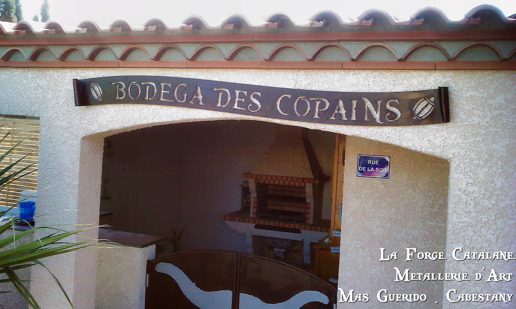 enseigne en fer avec decoupe laser bodega forge catalane.jpg